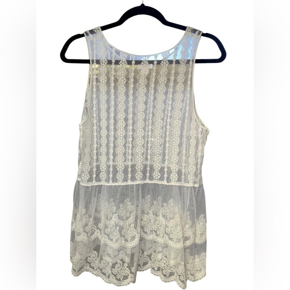 Xhilaration Lace Top - Picture 2 of 3
